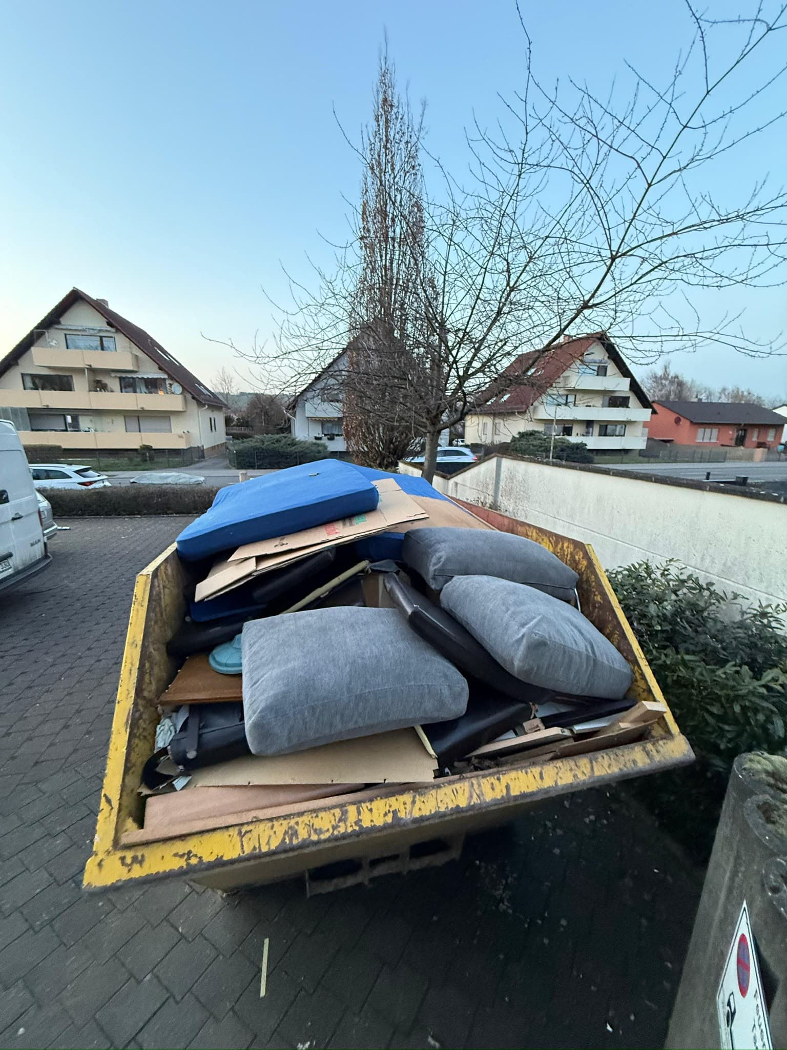 Container im Einsatz bei LaKa Entrümpelung